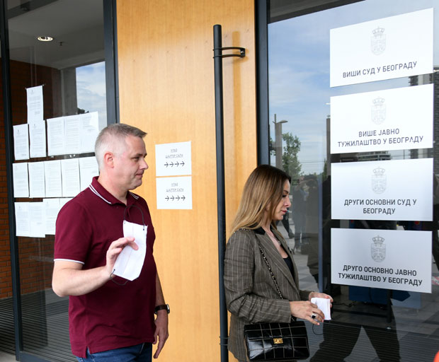 Јурић на саслушању поводом случаја политичар педофил: ОДМАХНУО РУКОМ пре него што је ушао у Палату правде (ФОТО)